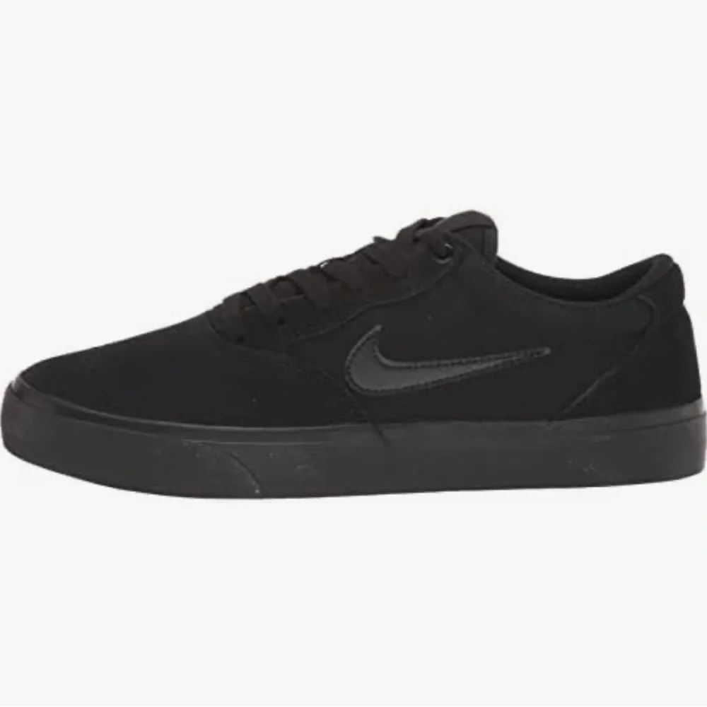 Nike Black Minimalist Sneakers with Sleek Design